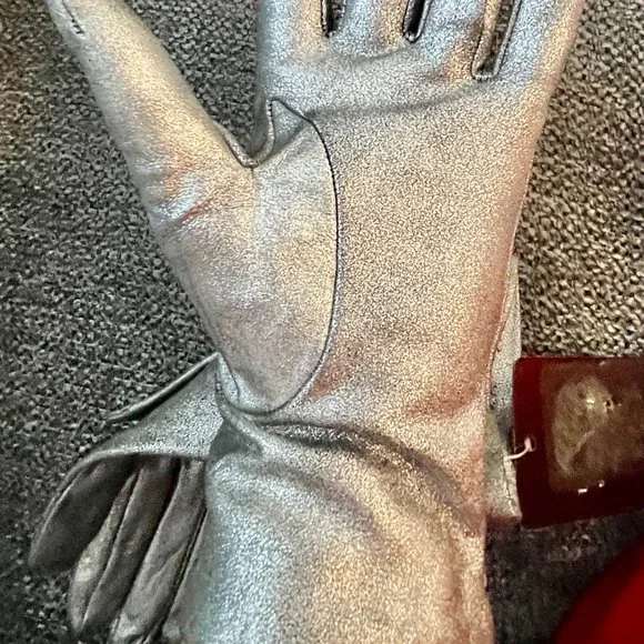 NWT CARLO PAZOLINI leather silver gloves with silk lining - Picture 10 of 10